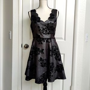 Shimmery Sweetheart Sleeveless Cocktail Dress